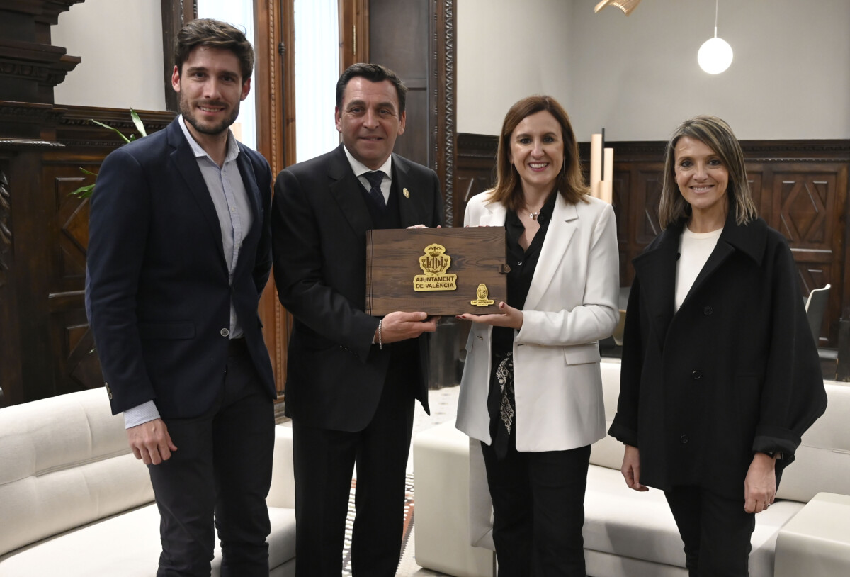 Catalá recibe a la Hermandad de San Antonio Abad